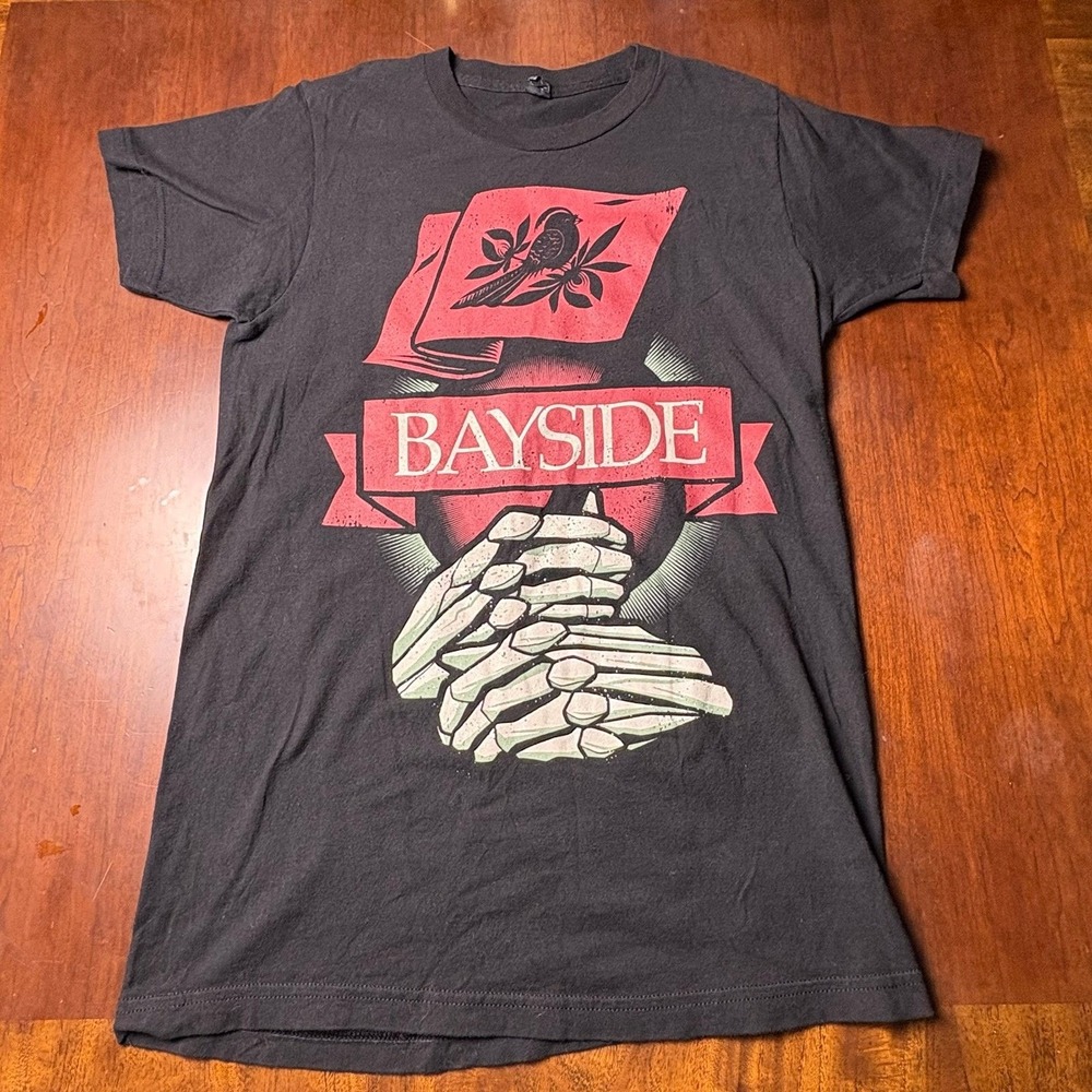Bayside Skeleton Hands Bird Graphic Band T-Shirt Black Small 17x27